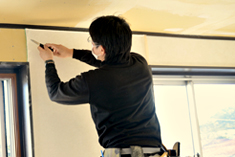 6.クロスを壁面に貼ります 6.クロスを壁面に貼ります