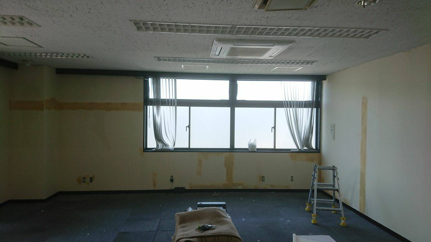 クロス貼り前のパテ処理 クロス貼り前のパテ処理